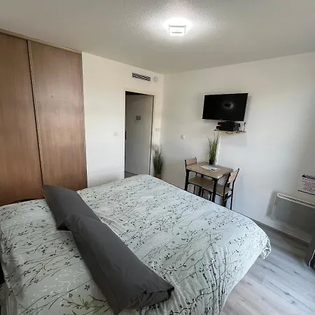 Apartment T1 Urbain Elegant In Idron