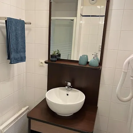 Apartment T1 Urbain Elegant In Idron